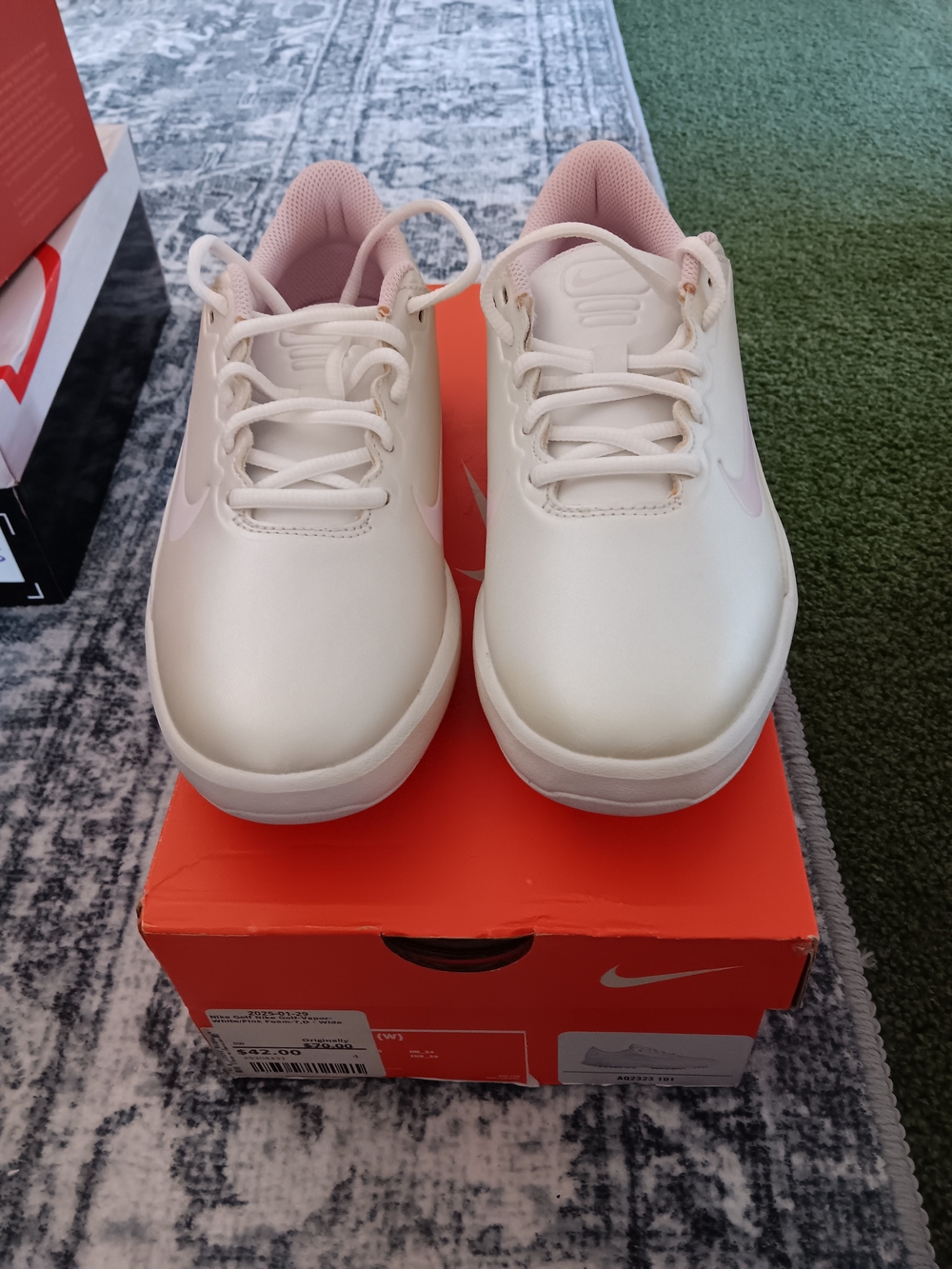 Nike Women’s White/Pink Casual Golf Shoes 6-6.5